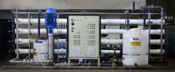 أجهزة صناعية لتنقية و تحلية المياه  - اسمز معکوس
